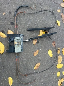 OEM BMW E30 Manual Crank Sunroof Cable Guides Housing 85-91 318i 325e 325i 325ix - Picture 1 of 5