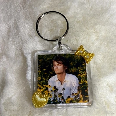 Mini llavero Djo (Joe Keery), doble cara Foto 1 de 2