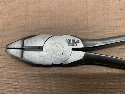 Vintage RED DEVIL #1050, 8" Lineman Pliers, USA, Clean & Rust Free - Image 1 of 4