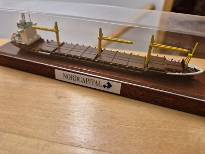 Modellschiff 1:1250 Wasserlinenmodell DORIAN mit Vitrine - Bild 1 von 4