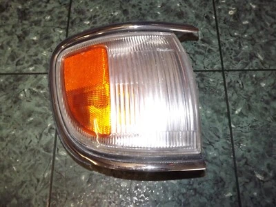 Lente de luz de canto do passageiro dianteiro Nissan Pathfinder LE fabricante de equipamento original 96-00 216-63403 R V2 - Imagem 1 de 4