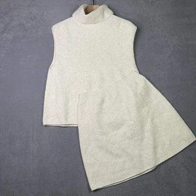 Conjunto de falda suéter Uniqlo para mujer mediano cuello alto sin mangas tejido minimalista Foto 1 de 4