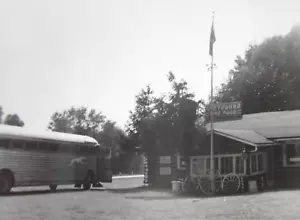 Vintage Windhund Bushaltestelle Cafe Restaurant Fine Food Schnappschuss Foto 1950er - Bild 1 von 4