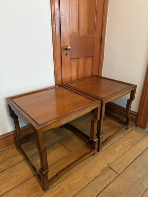 Mesas auxiliares de camino de fresado panadero vintage, construcción antigua de madera fina - atemporal Foto 1 de 4