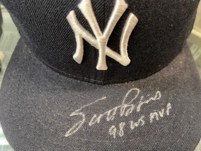 SOMBRERO/GORRA AUTOGRAFIADO POR PSA AUTENTICADO Scott Brosius nueva era con 98 WS MVP Foto 1 de 2