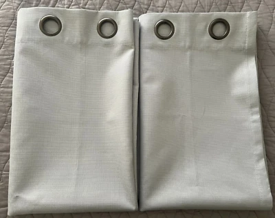 Juego de 2 paneles de cortina oscurecidos aislados con ojal (84"x52") grises Foto 1 de 4