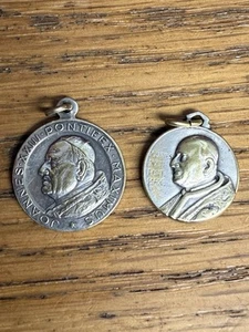 Vintage Pope John Johannes XXIII Silver Plated Bronze Commemorative Medals x2 - Picture 1 of 8