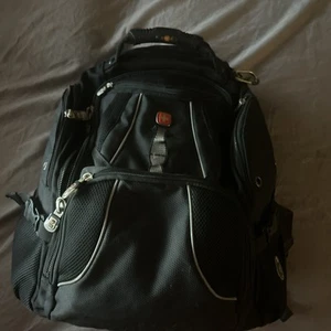 Swiss Gear Wenger Air Flow Laptop 17" Backpack Travel Bag. Zip & inside pockets - Picture 1 of 13