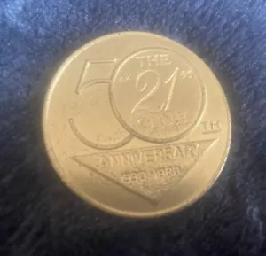 Vintage 21 Club the New York City Landmark 50th Anniversary Token Coin Spinner - Picture 1 of 2