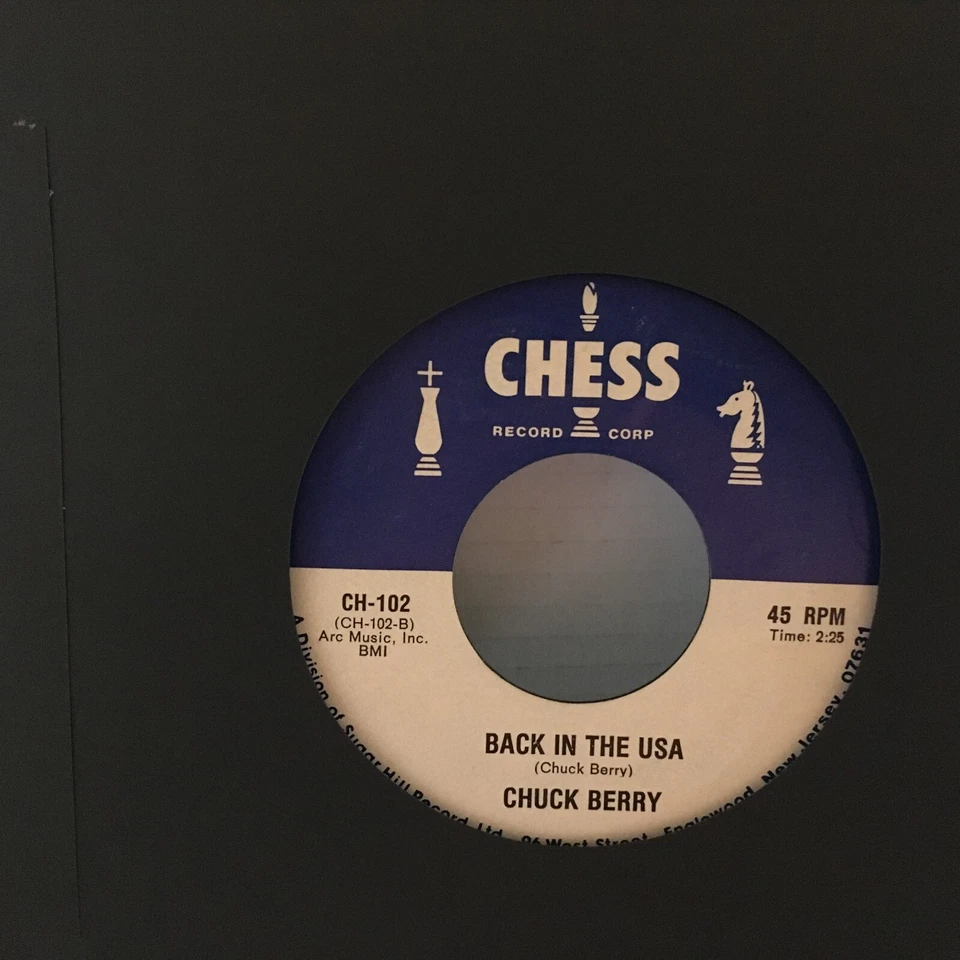 CHUCK BERRY 45 SINGLE, BACK IN THE USA / ROCK & ROLL MUSIC - Image 1 of 2