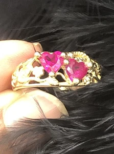 14KT YELLOW GOLD HEARTS RING SIZE 8 WEIGHT 2.6g WITH 2 BRIGHT RED GEMSTONES ❤️ - Picture 1 of 18