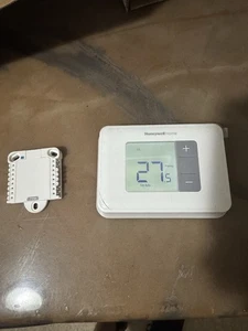Honeywell T2 nicht programmierbarer Thermostat mit Digitalanzeige RTH5160D - Bild 1 von 4