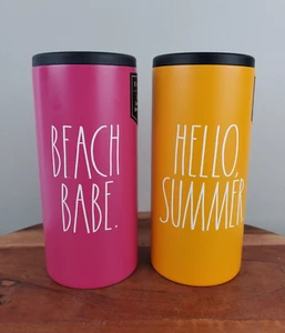 SET 2 Rae Dunn HELLO SUMMER & BEACH BABE Thermo Edelstahl Slim-Dose Koozie Sehr guter Zustand - Bild 1 von 6