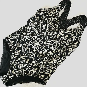 8 Athena Sand Tropez Macrame Straps One Piece Swimsuit Black Cream Soft Cup USA - Picture 1 of 6