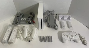 Nintendo Wii Console Bundle + 2 Controllers + Nunchuks + Classic Pad + Tested - Picture 1 of 13