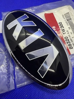 Logo Stemma Monogramma Kia Rio Posteriore Originale 863201W300 2011-12 Nuovo - Immagine 1 di 4