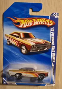 NEW 2010 Hot Wheels Gold '70 Plymouth Road Runner Night Burnerz 094/240 NIP - Picture 1 of 3