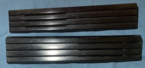 Persiana de camioneta Datsun Nissan 720 1980-1986 pilar B moldura de ventilación OEM negra 2 - Imagen 1 de 8