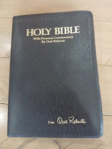 Holy Bible With Personal Commentary By Oral Roberts KJV Black Leather 1981 GC - Picture 1 of 24