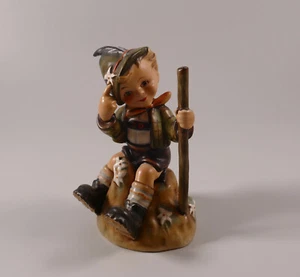 Hummelfigur Hummel Goebel Wanderbub Wanderer mit Stab 315 I hab's erreicht - Bild 1 von 7