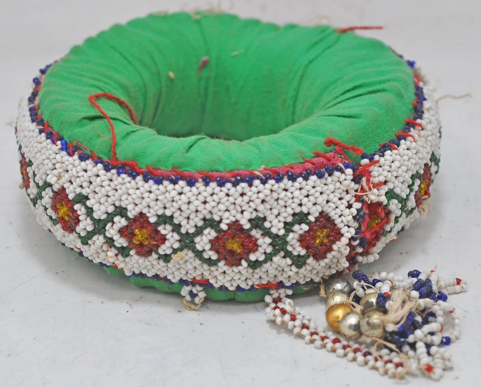 Antiguo soporte para maceta anillo redondo de tela original cuentas antiguas hechas a mano trabajo Foto 1 de 4