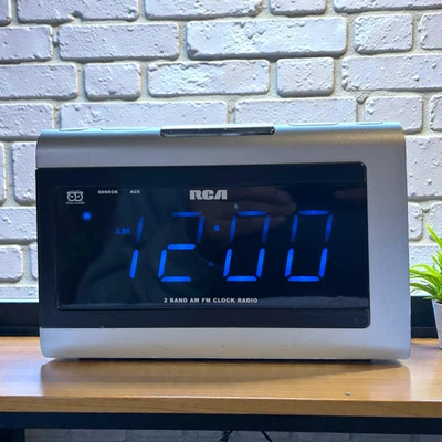RCA Digital 2 Band AM/FM Alarm Clock/Radio/AUX Model # RP5435C BLUE LED Tested - Image 1 of 3