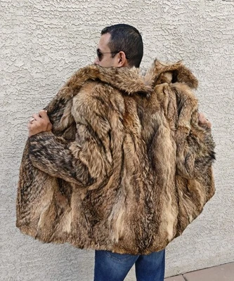 ABRIGO DE PIEL DE COYOTE GENUINO NATURAL PARA HOMBRE CHAQUETA BOMBER CREMALLERA PIELES COMPLETAS TALLA L Foto 1 de 4