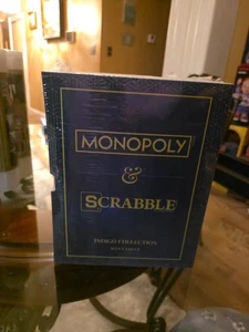 WS Game Company Monopoly und Scrabble Indigo Bücherregal Spielesammlung Brandneu - Bild 1 von 5