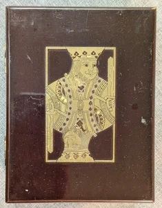 Vintage Messing Intarsien Kunststoff Spielkarten Etui Box King Of Clubs 2x4,5x5,5" - Bild 1 von 8