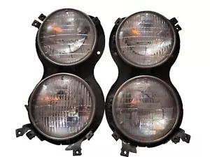 Ford Galaxie 500 XL 1967 soportes de montaje de faros diestro y derecho AA96 - Imagen 1 de 6