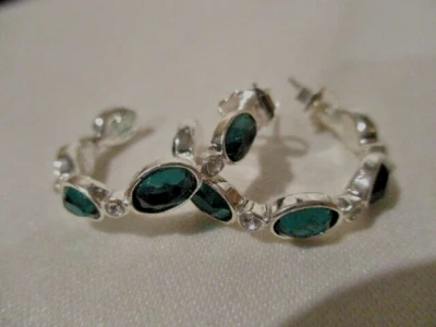 Brincos de argola AVON Birthstone-Color conjunto de pedras falsas em tom de prata MAIO 1"L - Imagem 1 de 4