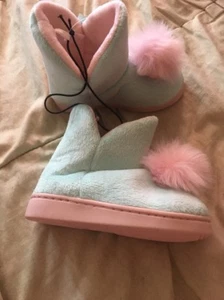 B Collection Ugg Boot Slippers Blue With Pink Pom Pom Sz 8 Bnwt FreePost (acc369 - Picture 1 of 6