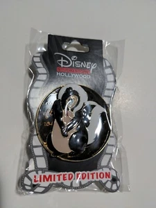 Disney DSSH 2021 Cursive Cuties LE 400 Pin: Flower In hand and ready to ship! - Picture 1 of 2