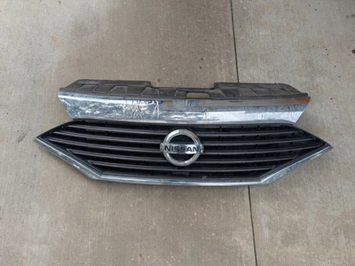 Parrilla superior delantera original OEM 11-17 Nissan Quest Foto 1 de 4