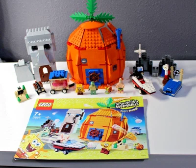 LEGO 3827 Spongebob Adventures in Bikini Bottom Minifigs & Booklet 99% Complete - Image 1 of 4