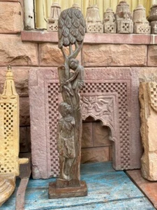 Antigua mujer tribal de madera tallada a mano colgada con panel de estatuilla de árbol - Imagen 1 de 14