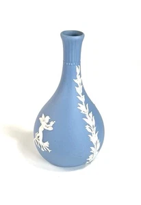 Wedgwood Jasperware Blu Bianco Bud Vaso Cherubini Uccellini Fiori Inghilterra 5,25" - Foto 1 di 8