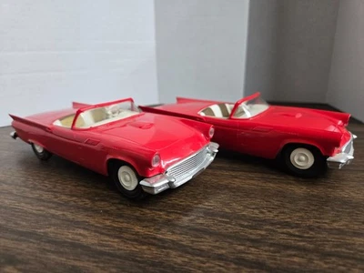 A.M.T. Lote de 2 coches de fricción vintage promocionales Ford Thunderbird 1957 rojos Foto 1 de 4