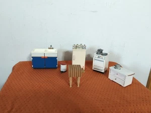 Vintage 5 PC Wood Dollhouse Kitchen Appliances & Accessories Butcher Block, Sink - Afbeelding 1 van 17