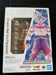 Figura S.H.Figuarts Son Goku Ultra Instinct Edición Toyotarou y Libro de Salto en V - Imagen 1 de 7