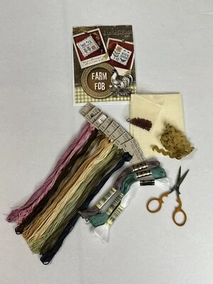 Lizzie Kate Granja Llavero Punto de Cruz Kit Paquete con BONO Tijeras Bordadas NUEVO Foto 1 de 4