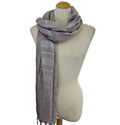 Bufanda metálica American Eagle envolvente a rayas plateadas flecos arrugados boho 72X24" Foto 1 de 4