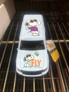 NEU PEANUTS AND GANG SNOOPY & CHARLIE BROWN + GANG 5" ORANGE SUV MIT ROLLBACK - Bild 1 von 5