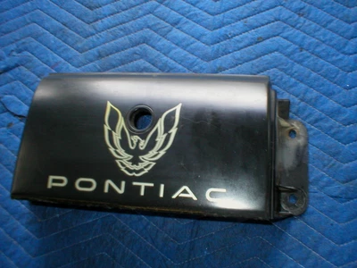 1982-92 FIREBIRD FORMULA TRANS AM GTA  TAIL LIGHT LOCK CENTER SECTION TAILIGHT - Image 1 of 4