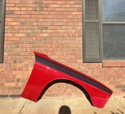 Guardabarros derecho pasajero para Dodge Challenger 2008-2016 *dañado* (8660) 94D Foto 1 de 4