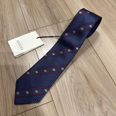 Gucci Nueva Corbata Cuello Sin Usar Azul Marino Rojo Rayas Abeja 100% Seda Hecha en Italia Foto 1 de 4