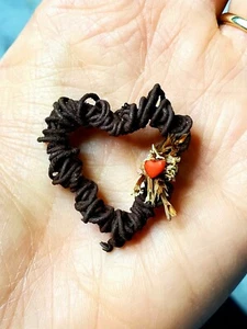 ARTISAN Corazón Vid Flor Guirnalda Casa de Muñecas Miniatura Decoración de Campo 1:12  - Imagen 1 de 2