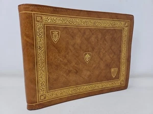 Vintage braunes Leder Fotoalbum mit goldgeprägten heraldischen Wappen 10x7 Zoll - Bild 1 von 8