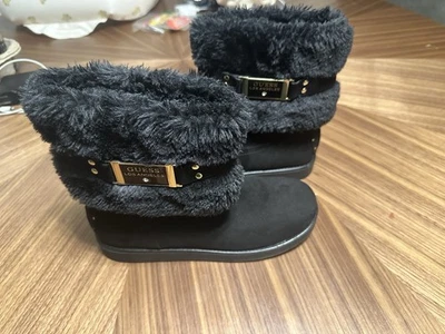 Botas de invierno de GUESS Los Angeles para mujer talla 7,5 negras con detalles dorados nuevas Foto 1 de 4