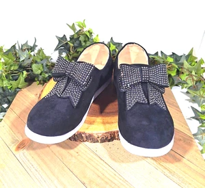 Slip On Comfy Jeweled Bow Sneakers, Women’s Size 8, Very Cute and Comfortable - Picture 1 of 11